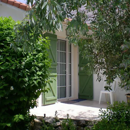 Au Petit Pedegouaty Bed & Breakfast