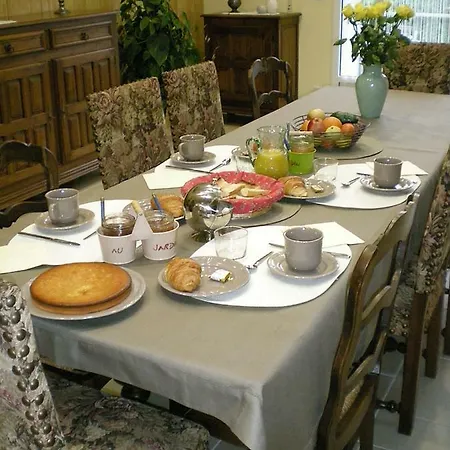 Au Petit Pedegouaty Bed and breakfast