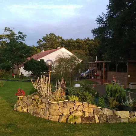 Au Petit Pedegouaty Bed and Breakfast