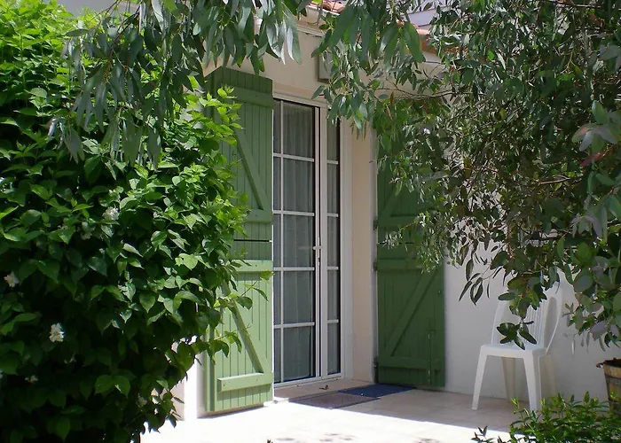 Au Petit Pedegouaty Bed and Breakfast
