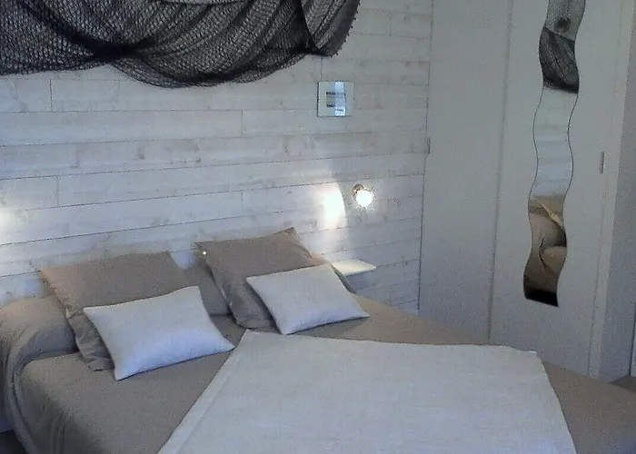Au Petit Pedegouaty Bed and Breakfast 3*