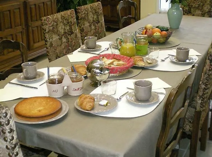 Au Petit Pedegouaty Bed and Breakfast